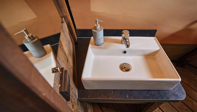 atypische luxusunterkunft camping kost-ar-moor lavabo badezimmer