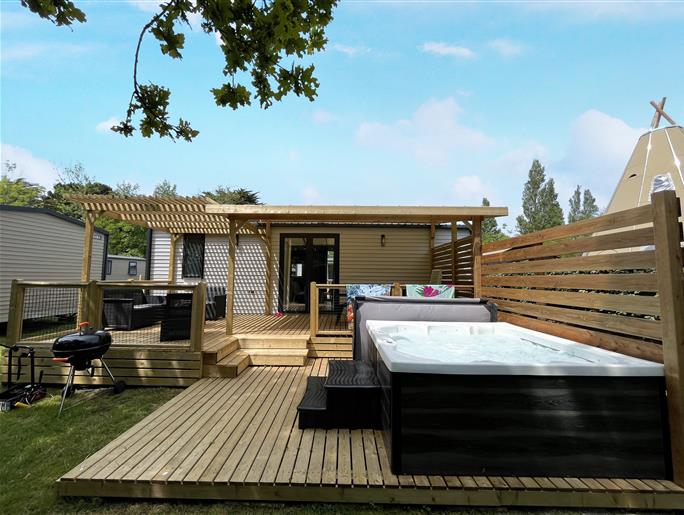 Mobilheim Cottage zu vermieten 3 Schlafzimmer Whirlpool Spa Campingplatz Kost Ar Moor Fouesnant Bretagne