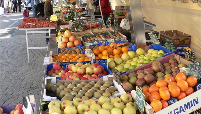 Markttag in Fouesnant in der südlichen Bretagne