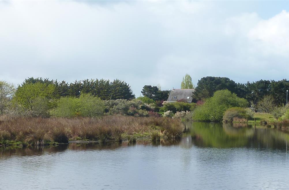  angeln im teich gegenüber dem campingplatz kost-ar-moor bretagne sud möglich
