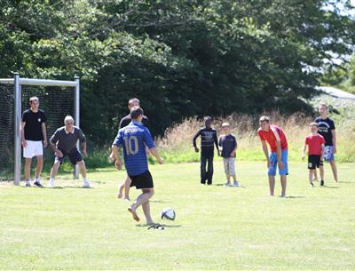  Fußballspiel auf dem Campingplatz Kost Ar Moor in Fouesnant