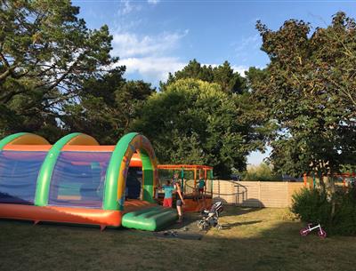  aufblasbare Struktur - KostArMor Campingplatz