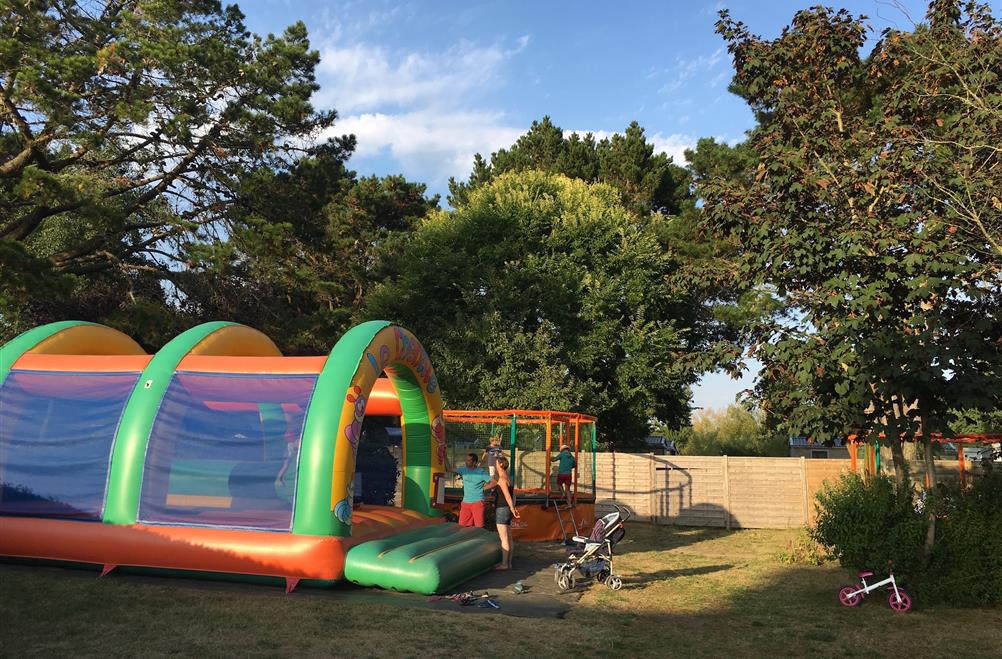  aufblasbare Struktur - KostArMor Campingplatz