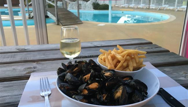 Muscheln und Pommes auf dem Campingplatz Kost ArMoor Fouesnant