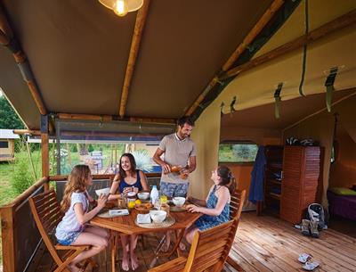 kost-ar-moor campingplatz - safarizeltterrasse
