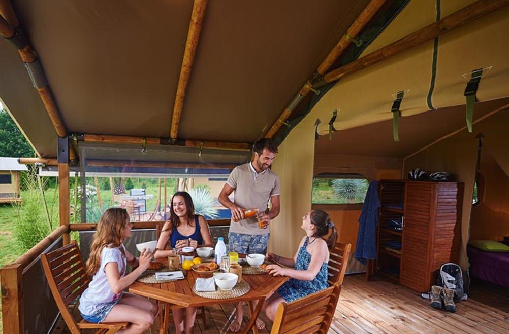 kost-ar-moor campingplatz - safarizeltterrasse