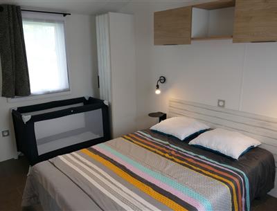 Hauptschlafzimmer Mobilheim für Behinderte Kost-Ar-Moor