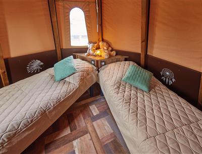 glamping jeder komfort schlafzimmer boden camping kost ar moor bretagne