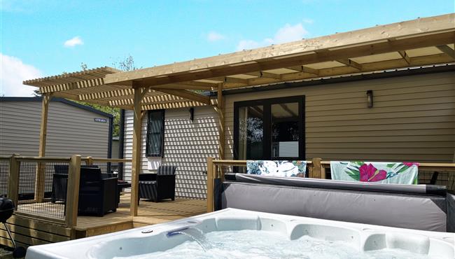 Mobilheim Cottage zu vermieten 3 Schlafzimmer Whirlpool Spa Campingplatz Kost Ar Moor Fouesnant Bretagne